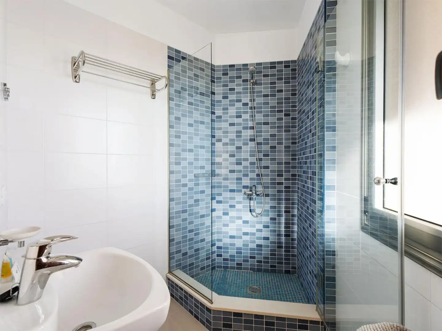 Bany de Casa o xalet de lloguer en Santiago del Teide amb Aire condicionat, Jardí privat i Terrassa