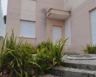 Exterior view of Single-family semi-detached to rent in Serra  with Private garden and Terrace