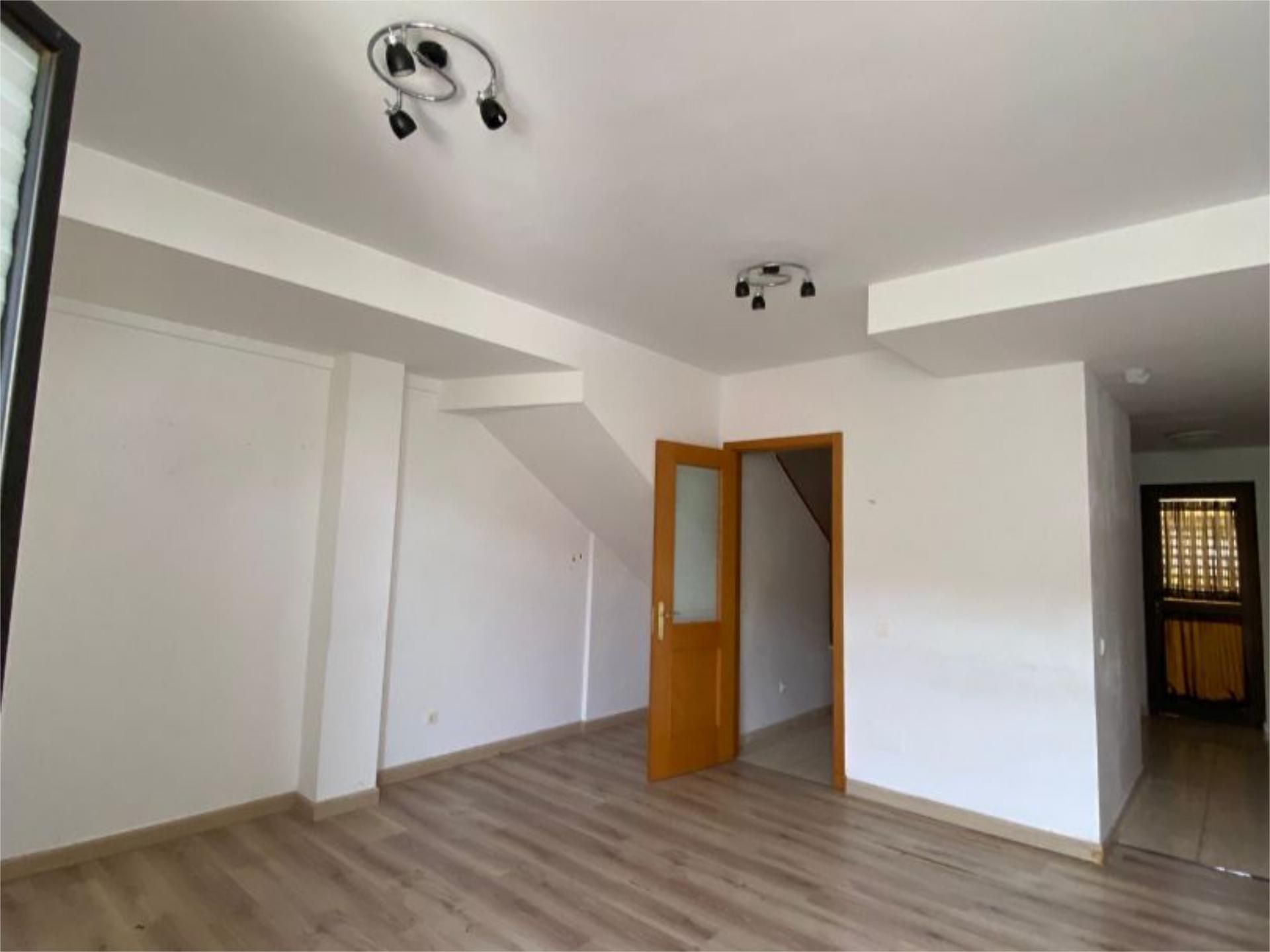 Flat for sale in Santa Lucía de Tirajana  with Storage room, Swimming Pool and Community parking
