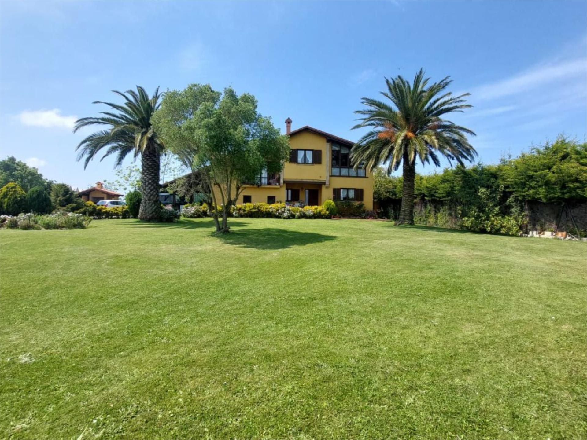 Jardí de Casa o xalet en venda en Suances amb Terrassa i Balcó