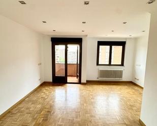 Living room of Flat to rent in  Madrid Capital  with Heating, Terrace and Washing machine
