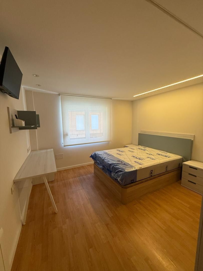 Bedroom of Flat to share in León Capital   with Heating, Parquet flooring and Furnished