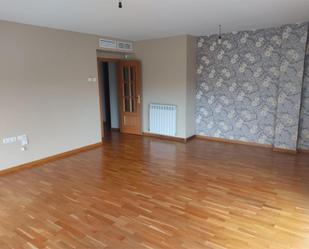 Sala d'estar de Pis de lloguer en Utebo amb Calefacció, Parquet i Terrassa