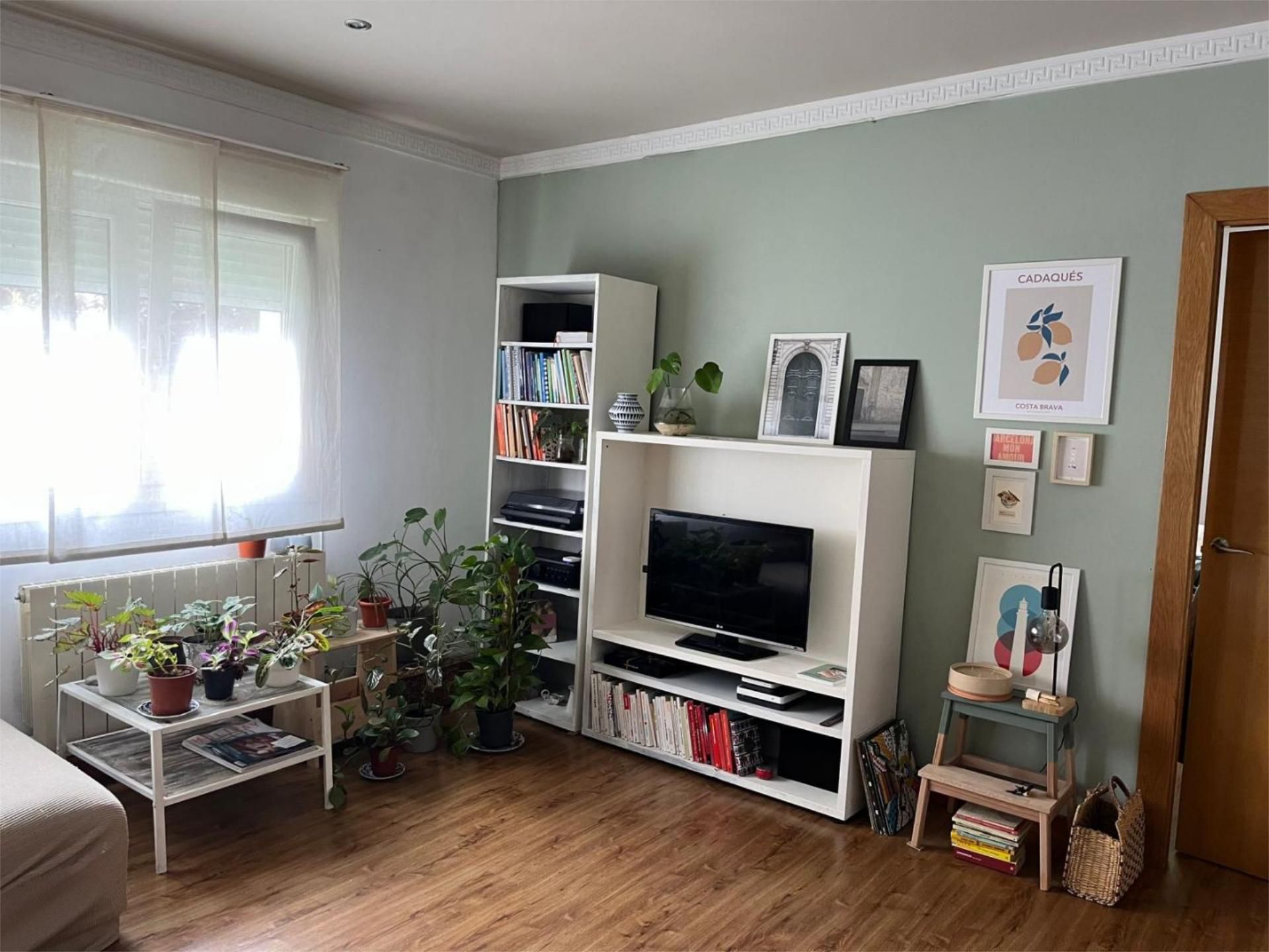 Sala d'estar de Pis en venda en Sestao  amb Calefacció, Jardí privat i Parquet