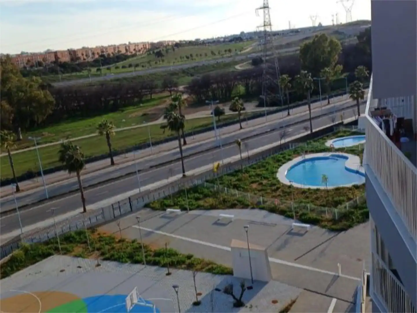 Piso en venta en Calle Carlos Benítez Saurel, 14, Entrenúcleos Vista exterior de Piso en venta en Dos Hermanas con Aire acondicionado y Terraza
