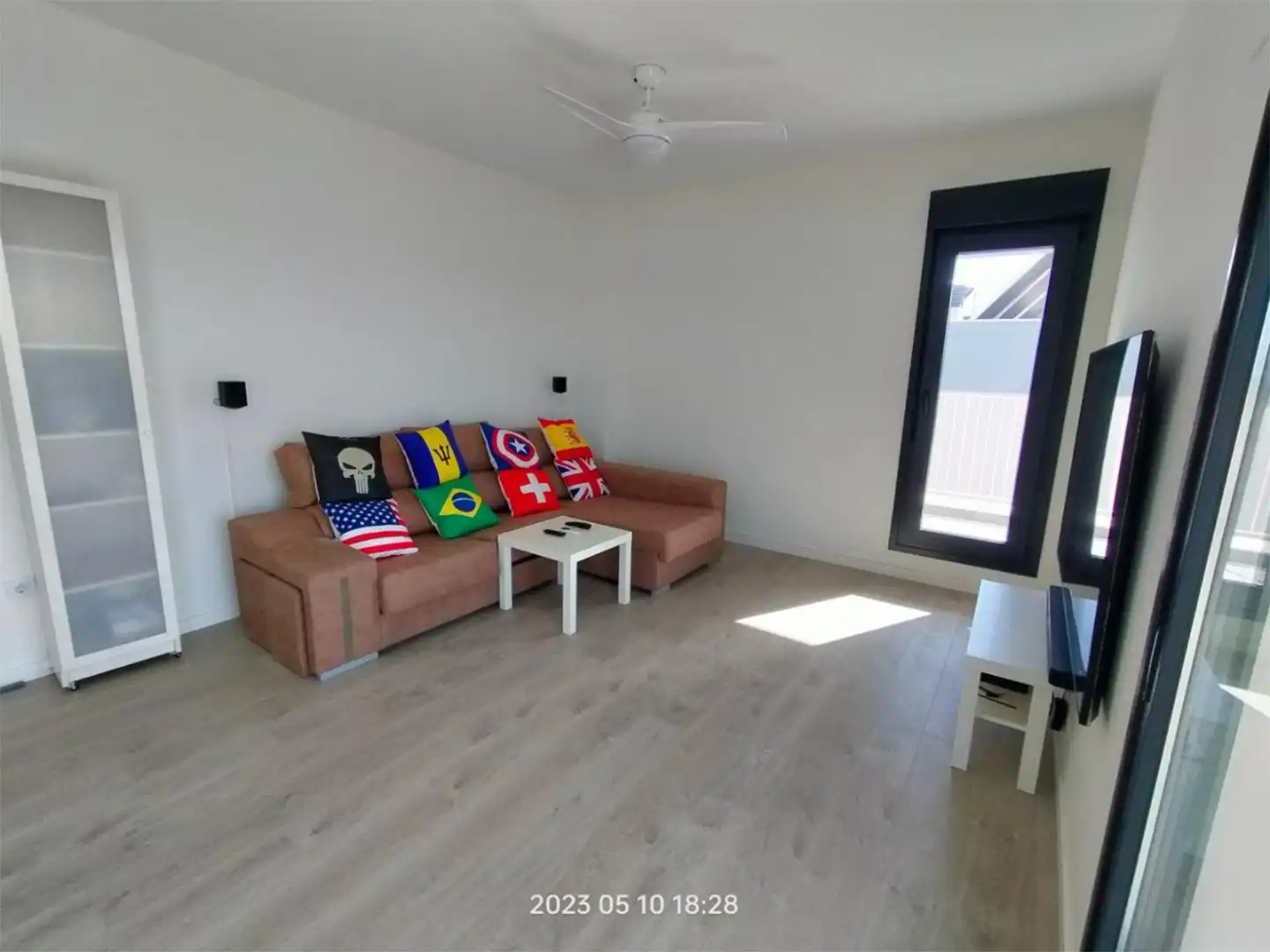 Piso en venta en Calle Carlos Benítez Saurel, 14, Entrenúcleos Sala de estar de Piso en venta en Dos Hermanas con Aire acondicionado y Terraza