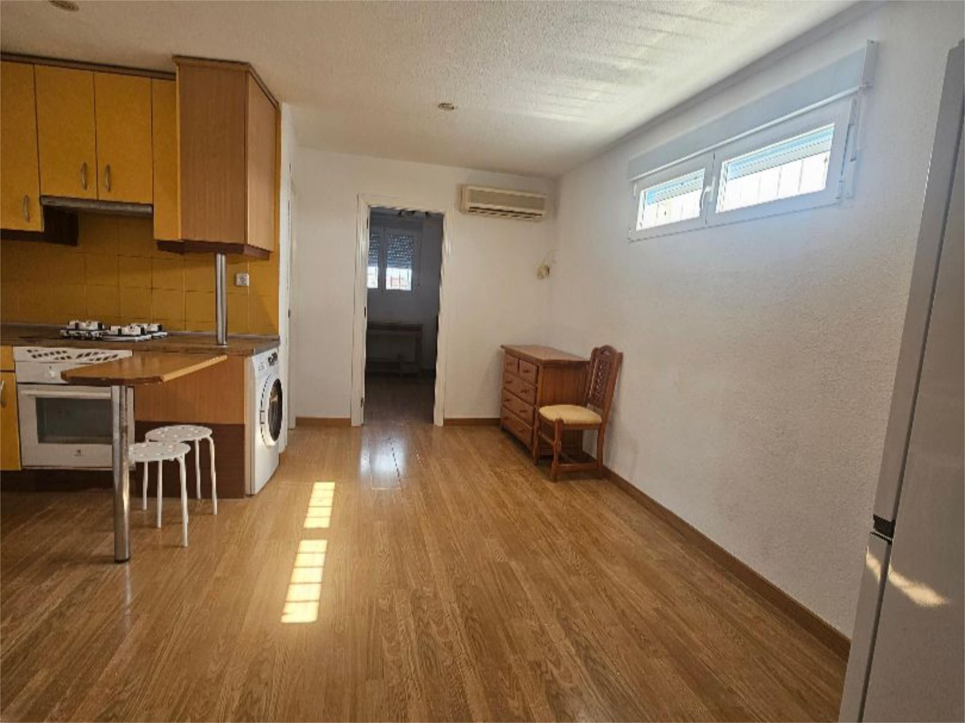 Bedroom of Attic to rent in Móstoles  with Air Conditioner