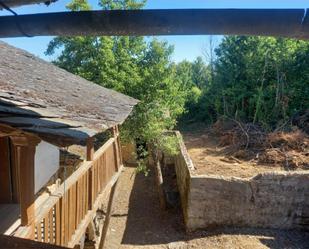 Vista exterior de Casa o xalet en venda en Arganza amb Calefacció, Jardí privat i Moblat