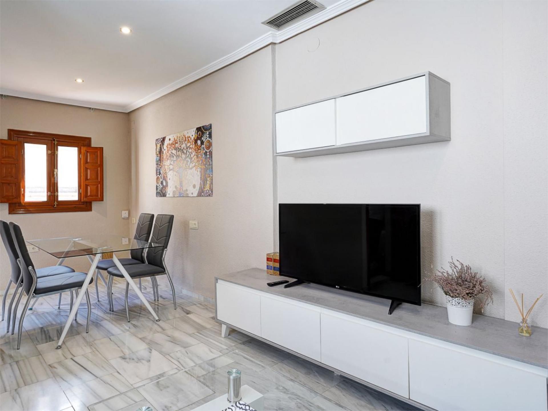 Living room of Flat to rent in  Granada Capital  with Air Conditioner, Heating and Parquet flooring