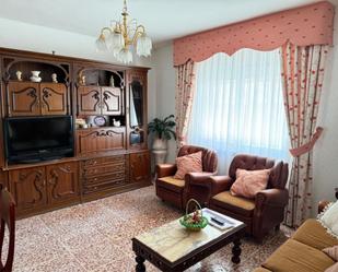Sala d'estar de Casa adosada en venda en Mondéjar amb Terrassa
