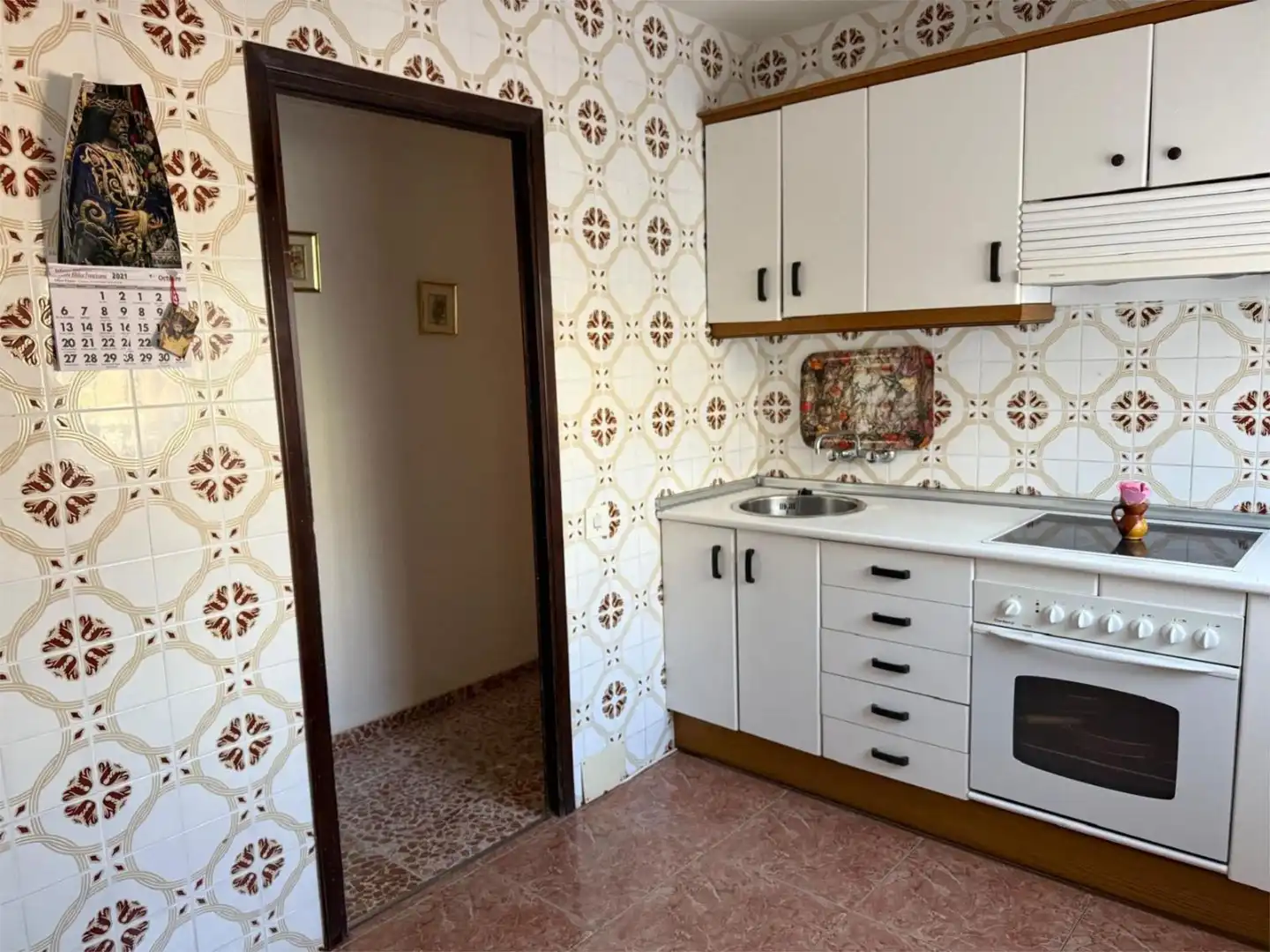 Casa adosada en venda a Calle Toledo, 28, Mondéjar Cuina de Casa adosada en venda en Mondéjar amb Terrassa