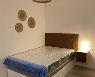 Dormitori de Apartament per a compartir en León Capital  amb Moblat, Forn i Rentadora