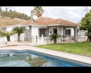 Vista exterior de Casa o xalet en venda en Alhaurín de la Torre amb Aire condicionat, Terrassa i Piscina