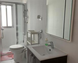 Bathroom of Flat to share in  Madrid Capital  with Heating, Parquet flooring and Furnished