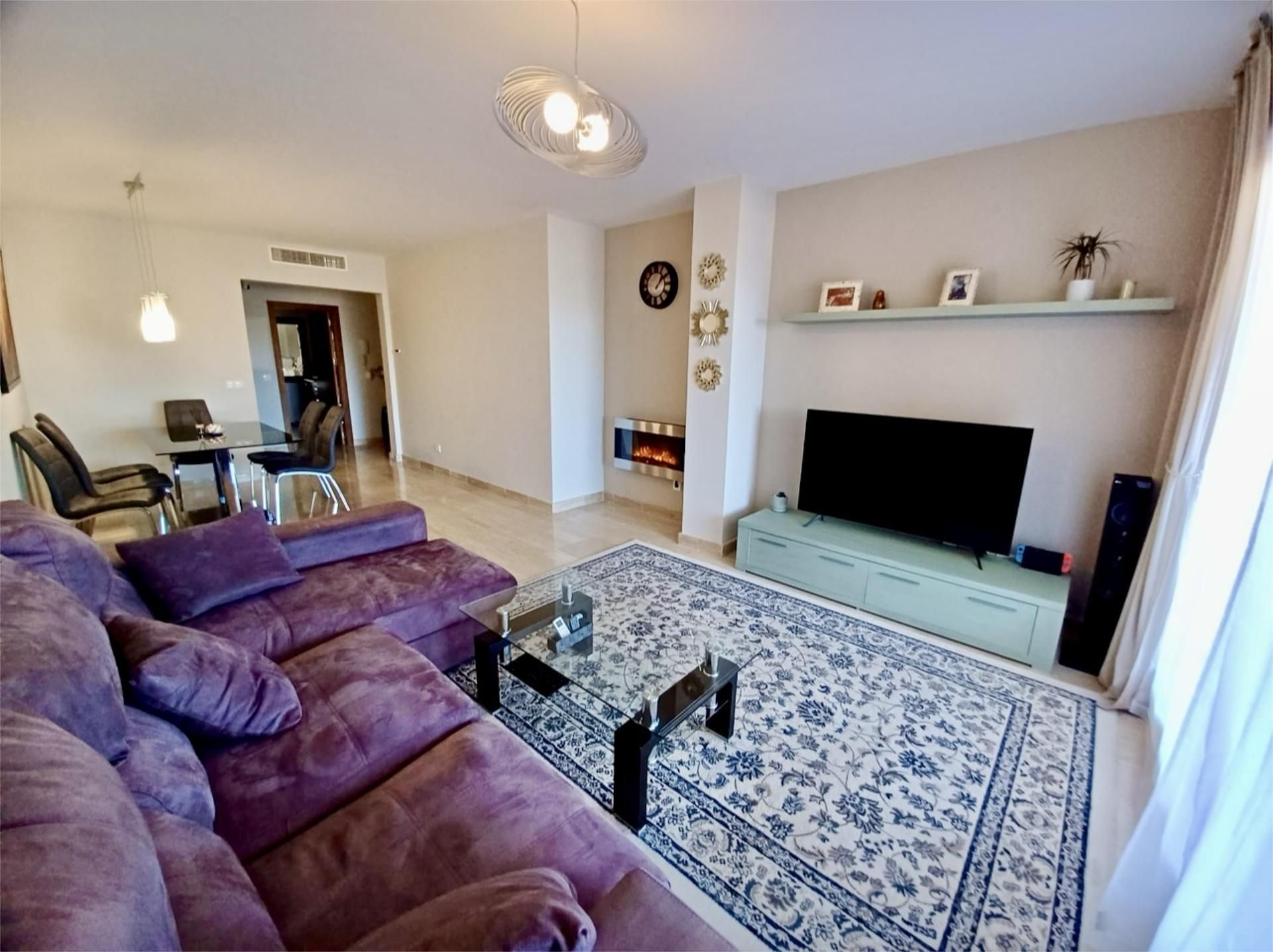 Sala d'estar de Pis en venda en Estepona amb Aire condicionat i Terrassa