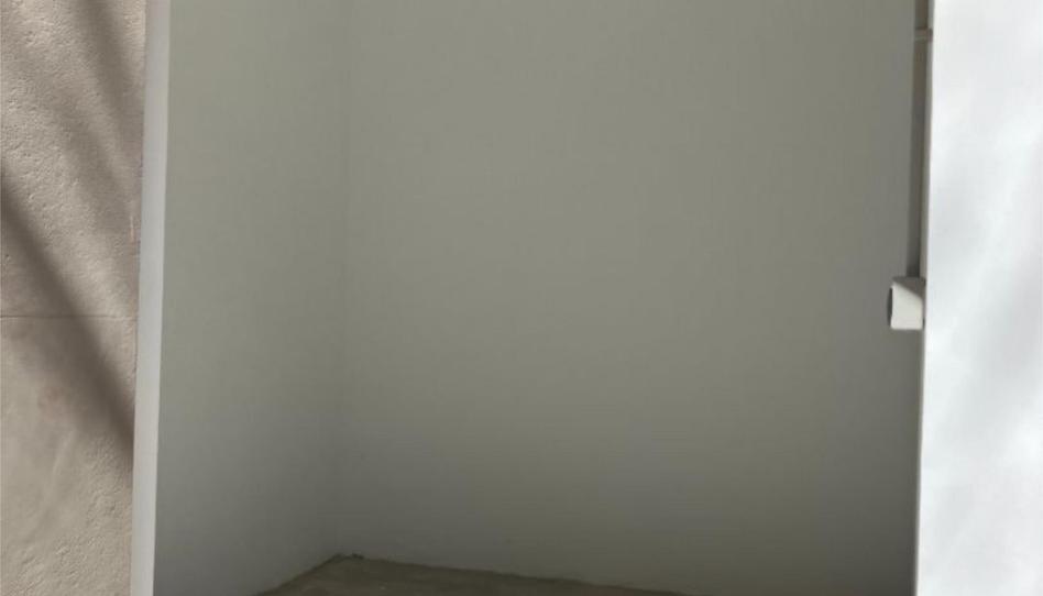 Box room to rent in Carrer D'amèrica, 36, El Guinardó, Barcelona - image 1 Photo 1 of Box room to rent in Carrer D'amèrica, 36, El Guinardó, Barcelona