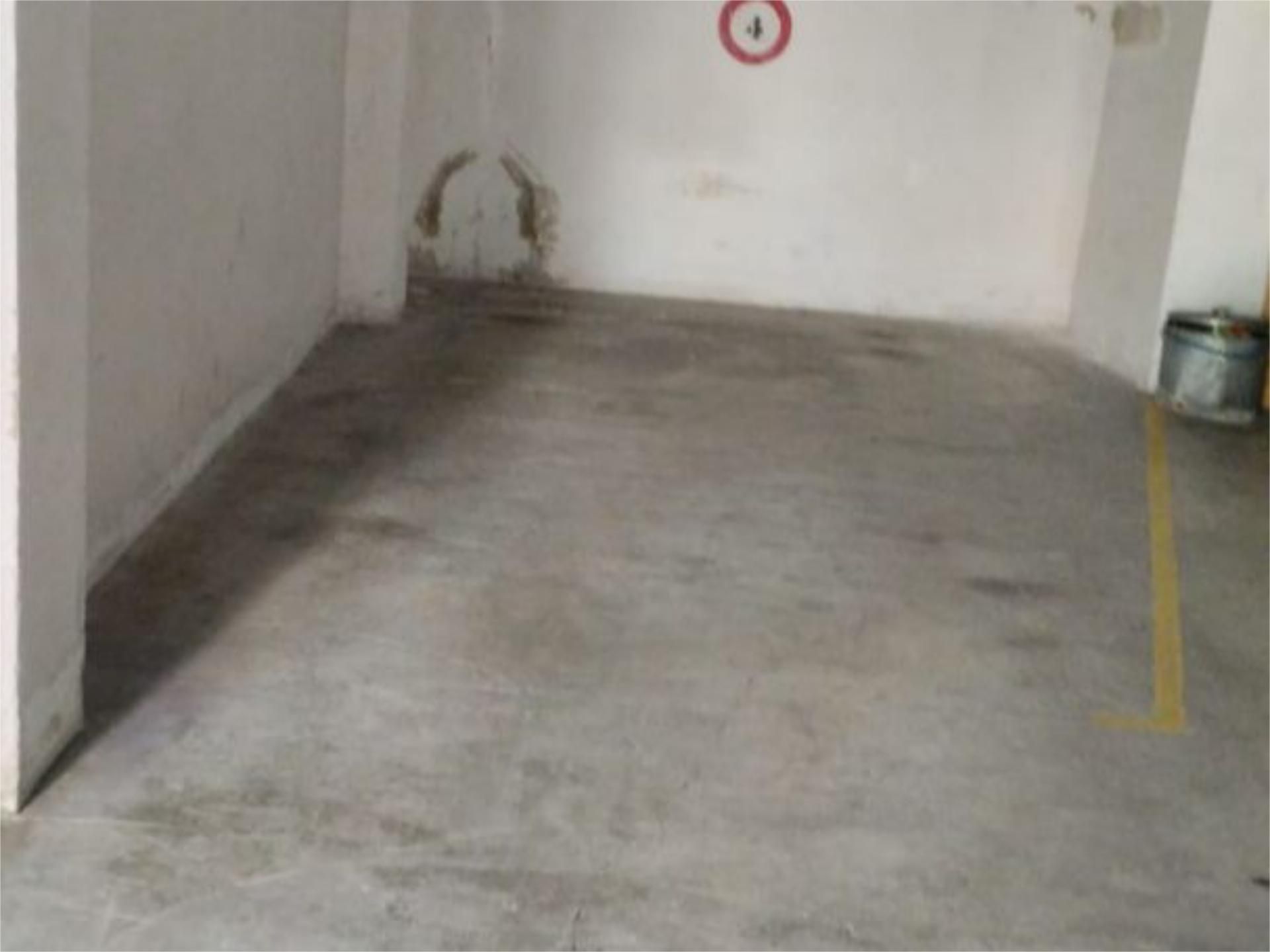 Garage to rent in Zamora Capital 