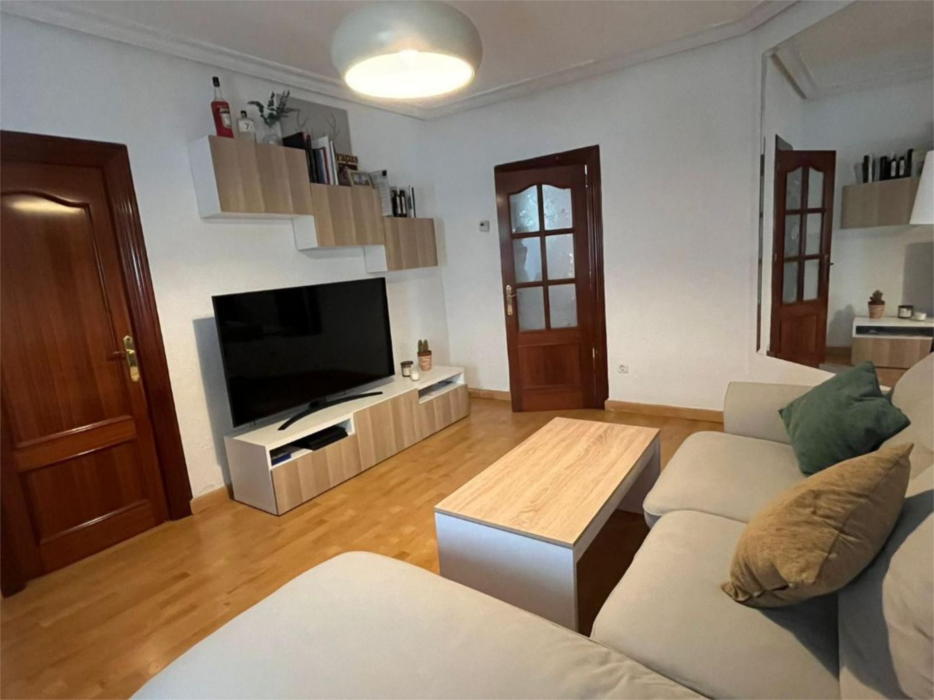 Living room of Flat to rent in  Madrid Capital  with Air Conditioner, Heating and Furnished