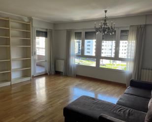 Sala d'estar de Pis en venda en Donostia - San Sebastián  amb Terrassa