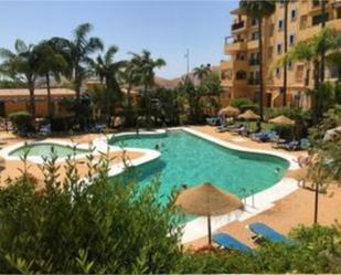 Vista exterior de Apartament en venda en Marbella amb Aire condicionat, Terrassa i Piscina