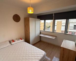 Bedroom of Flat to share in Dos Hermanas  with Air Conditioner, Heating and Furnished
