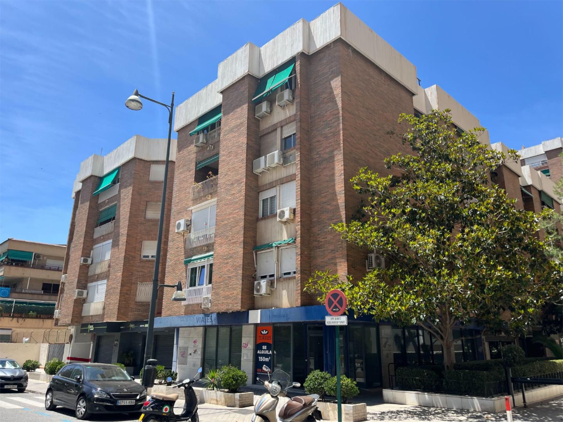 Vista exterior de Pis en venda en  Granada Capital amb Terrassa i Piscina