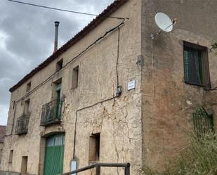Vista exterior de Casa adosada en venda en Caballar amb Jardí privat, Terrassa i Traster