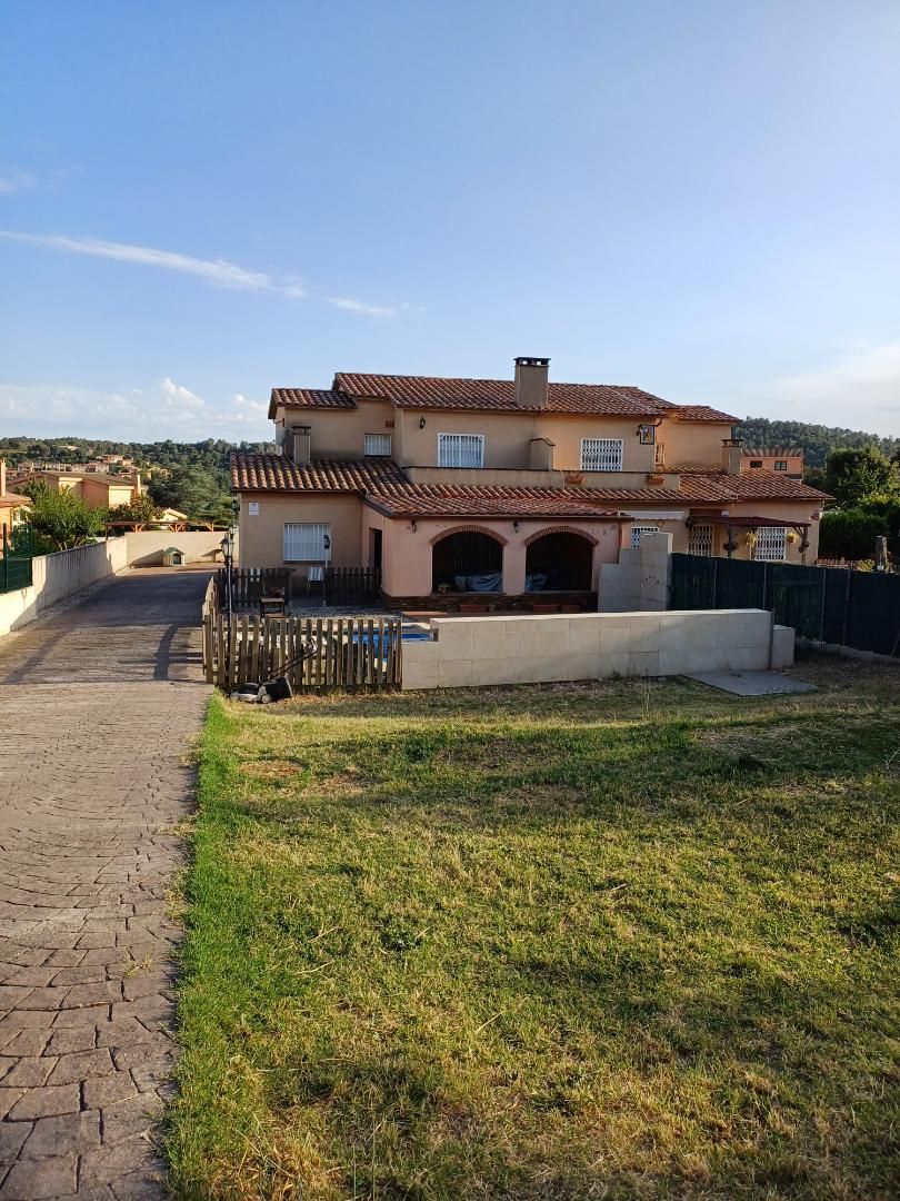 Vista exterior de Casa o xalet en venda en Collbató amb Aire condicionat, Terrassa i Piscina