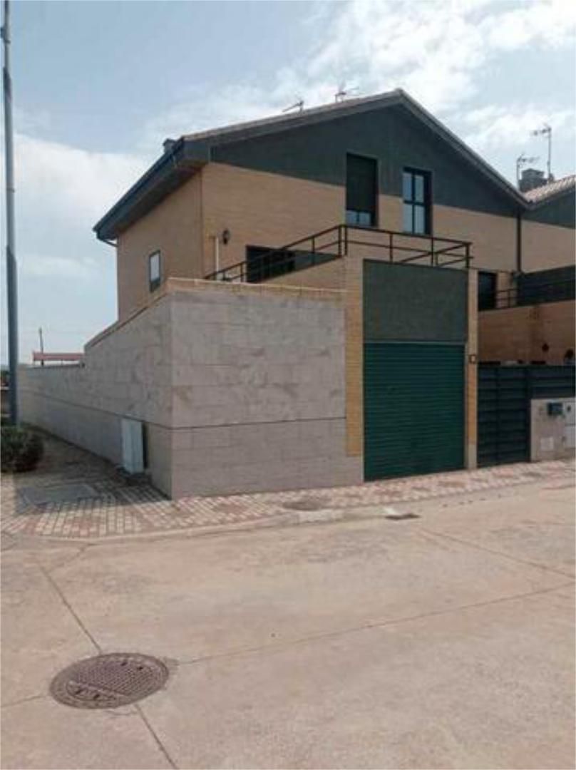 Vista exterior de Casa adosada en venda en Mohernando amb Calefacció, Jardí privat i Terrassa