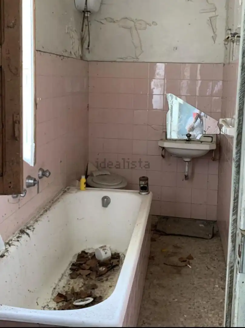 Casa adosada en venda a Calle Hermanos Feijóo, 13, Sandiás Bany de Casa adosada en venda en Sandiás amb Balcó