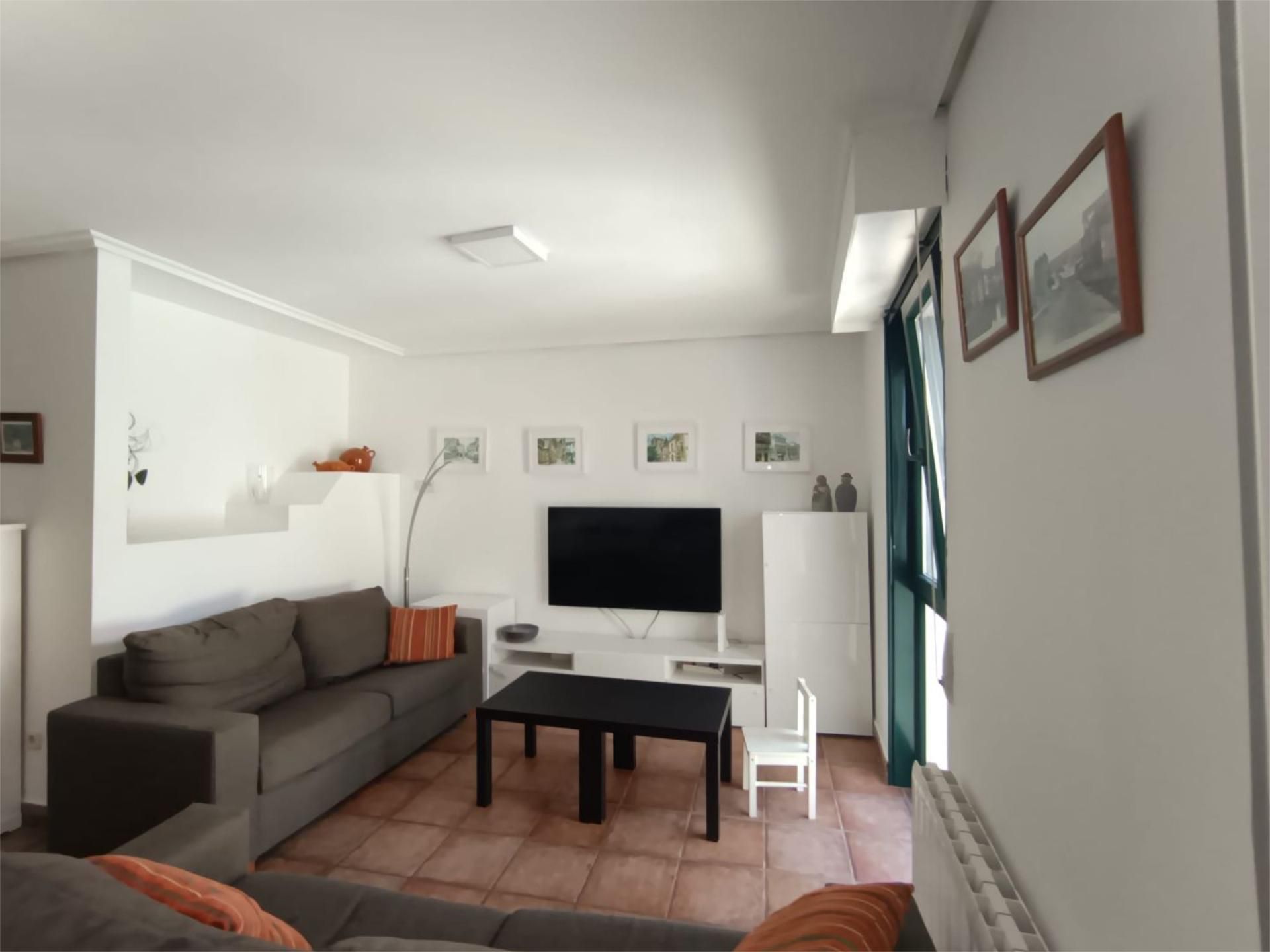 Sala d'estar de Pis de lloguer en Pontedeume amb Calefacció, Terrassa i Moblat
