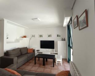 Sala d'estar de Pis de lloguer en Pontedeume amb Calefacció, Terrassa i Moblat
