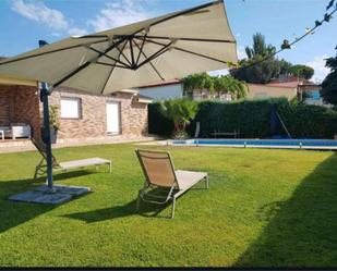 Piscina de Casa o xalet de lloguer en Villa del Prado amb Calefacció, Jardí privat i Terrassa