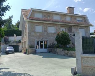 Vista exterior de Casa o xalet de lloguer en Nigrán amb Calefacció, Jardí privat i Parquet
