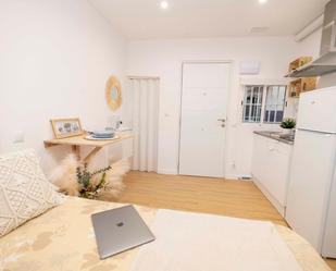 Bedroom of Flat for sale in  Madrid Capital