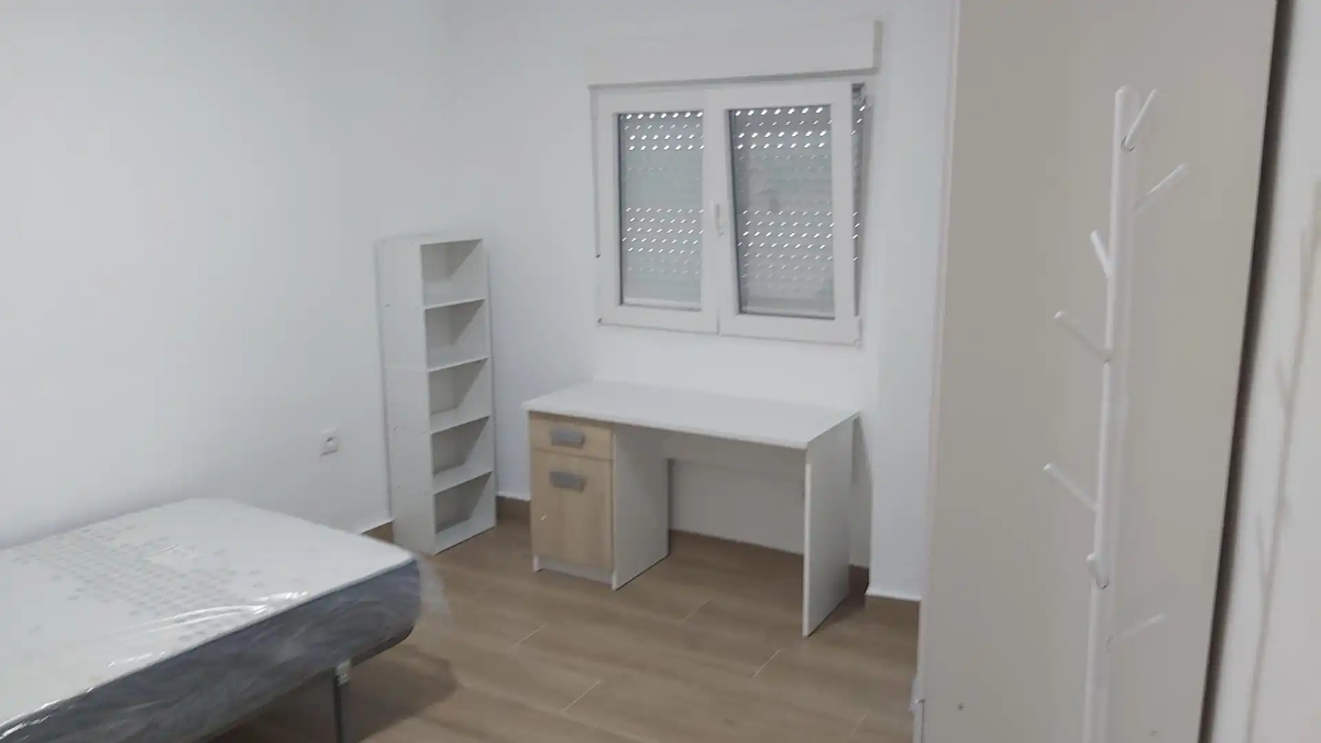 Habitació a Avenida de Andalucía, 52, Peñamefecit - Avda Barcelona Habitació a Avenida de Andalucía, 52, Peñamefecit - Avda Barcelona
