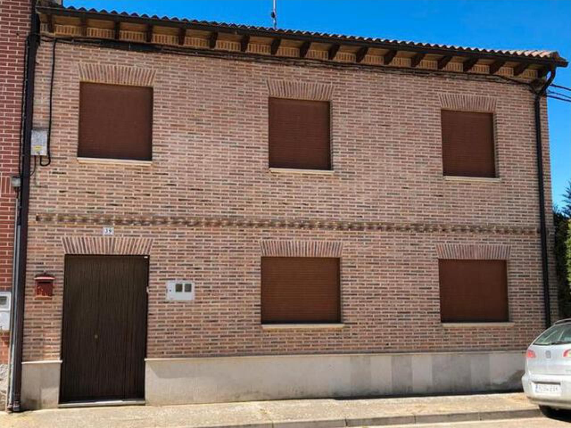 Vista exterior de Casa adosada en venda en Villaturde amb Jardí privat, Terrassa i Traster