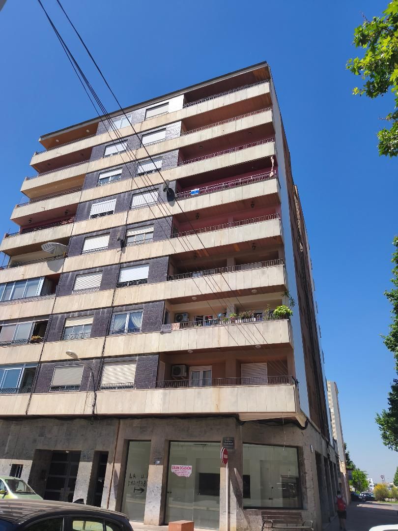 Vista exterior de Pis en venda en Tàrrega amb Aire condicionat, Calefacció i Parquet