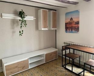 Sala d'estar de Apartament de lloguer en  Logroño amb Calefacció, Moblat i Balcó