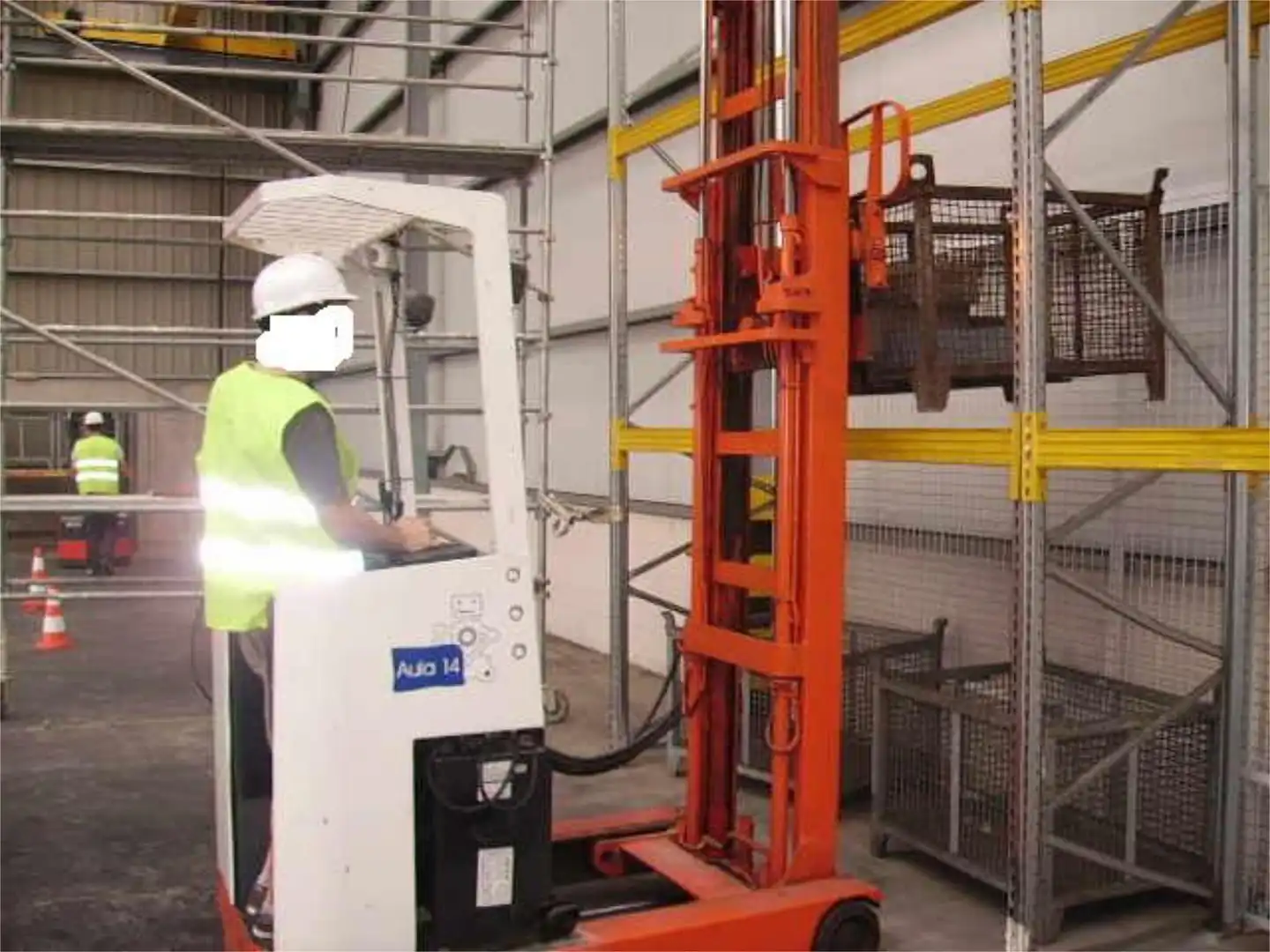 Parking de Nave industrial de alquiler en Bárcena de Cicero con Amueblado