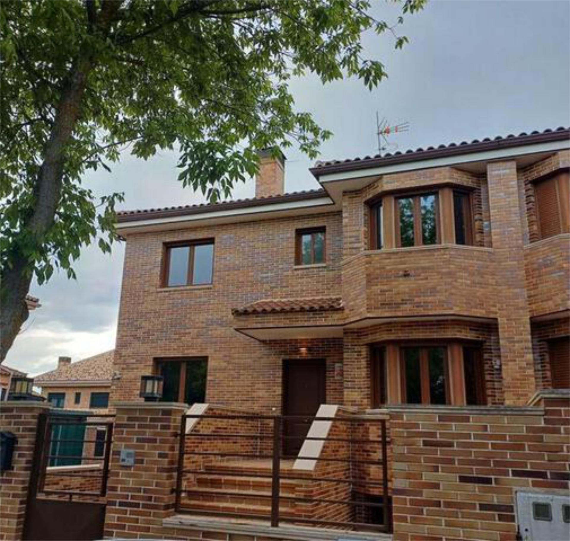 Exterior view of Single-family semi-detached for sale in Boadilla del Monte  with Heating, Private garden and Terrace