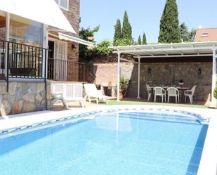 Piscina de Pis en venda en Pozuelo de Alarcón amb Aire condicionat, Terrassa i Piscina