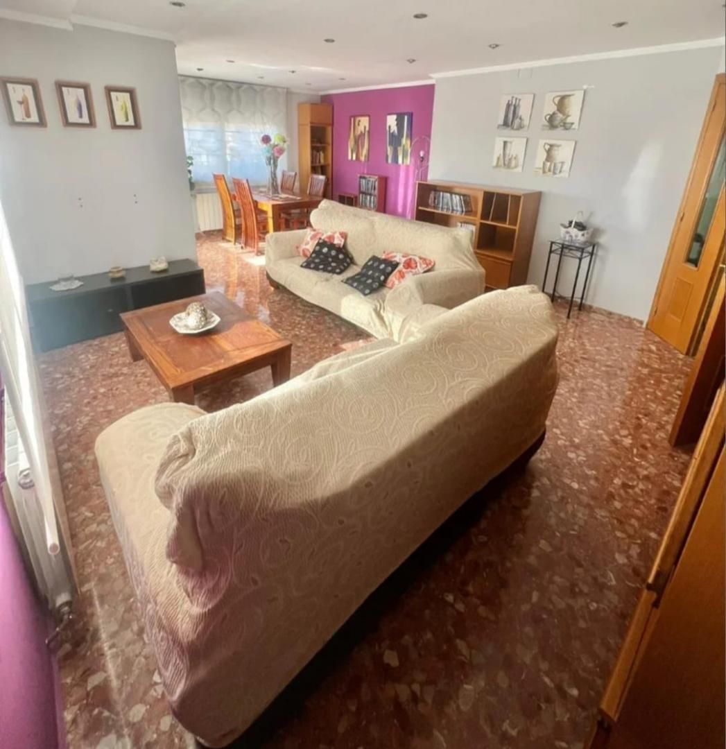 Living room of Flat for sale in Requena  with Heating, Furnished and Oven