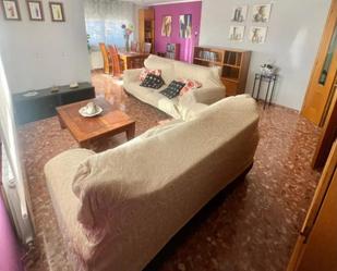 Living room of Flat for sale in Requena  with Heating, Furnished and Oven