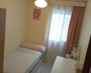 Bedroom of Flat to share in  Sevilla Capital  with Air Conditioner, Terrace and Furnished