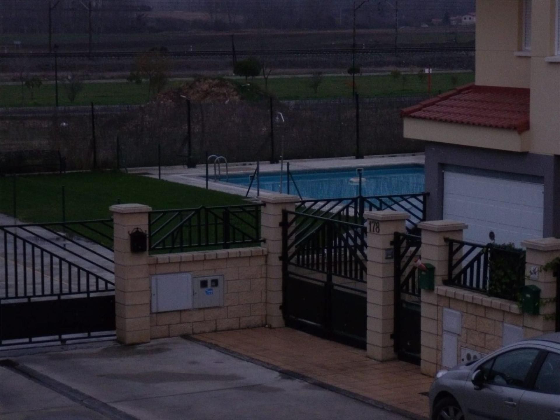 Swimming pool of House or chalet to rent in Miranda de Ebro  with Heating, Private garden and Parquet flooring