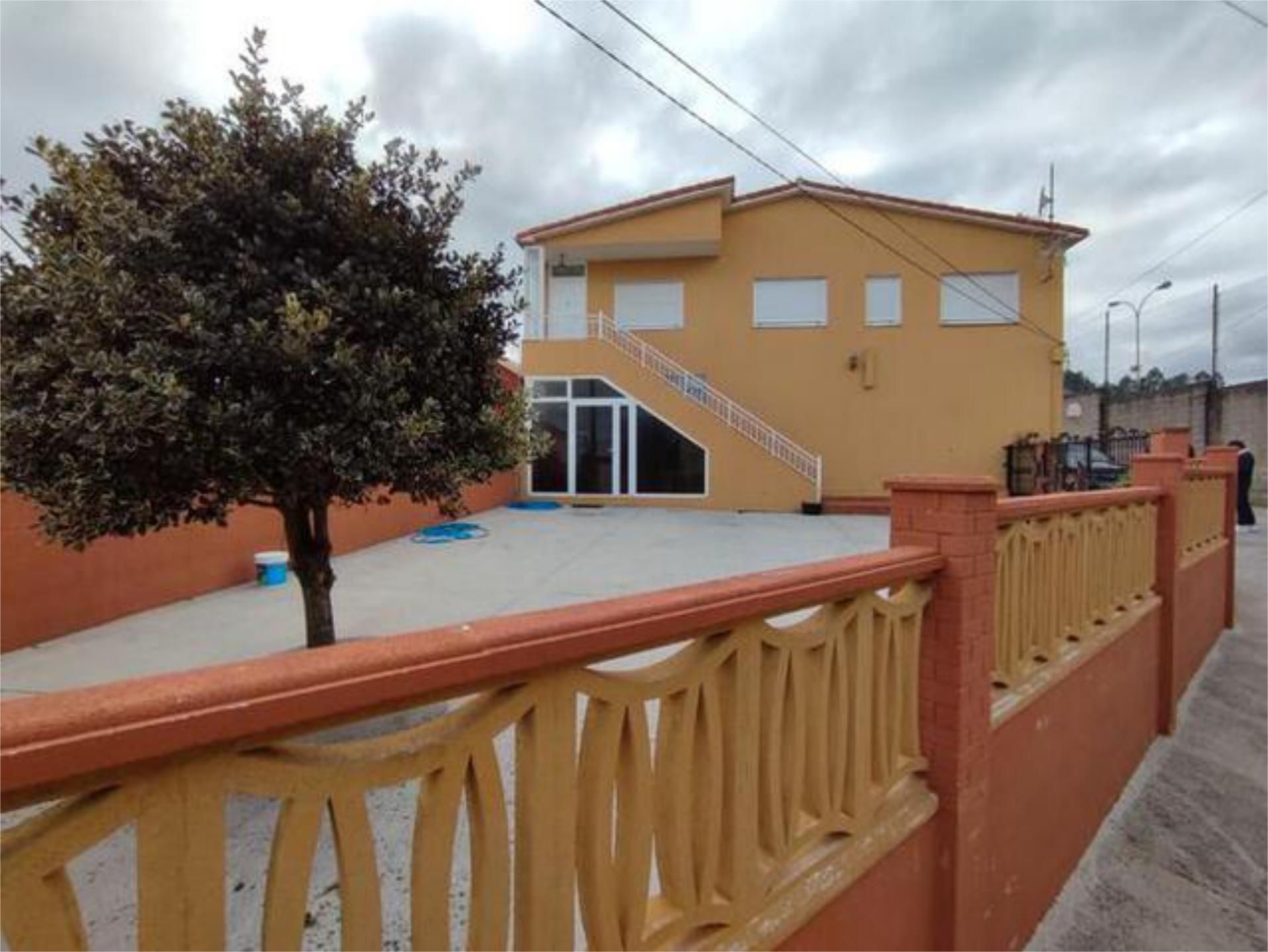 Vista exterior de Casa o xalet en venda en A Coruña Capital  amb Terrassa