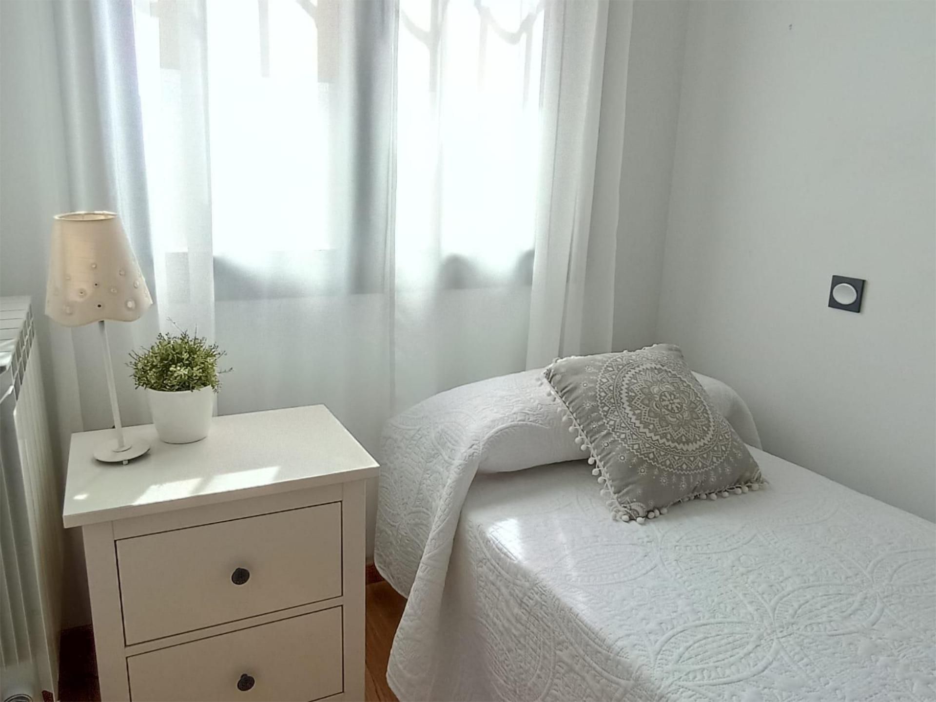 Bedroom of Flat to share in Ocaña  with Heating, Parquet flooring and Storage room