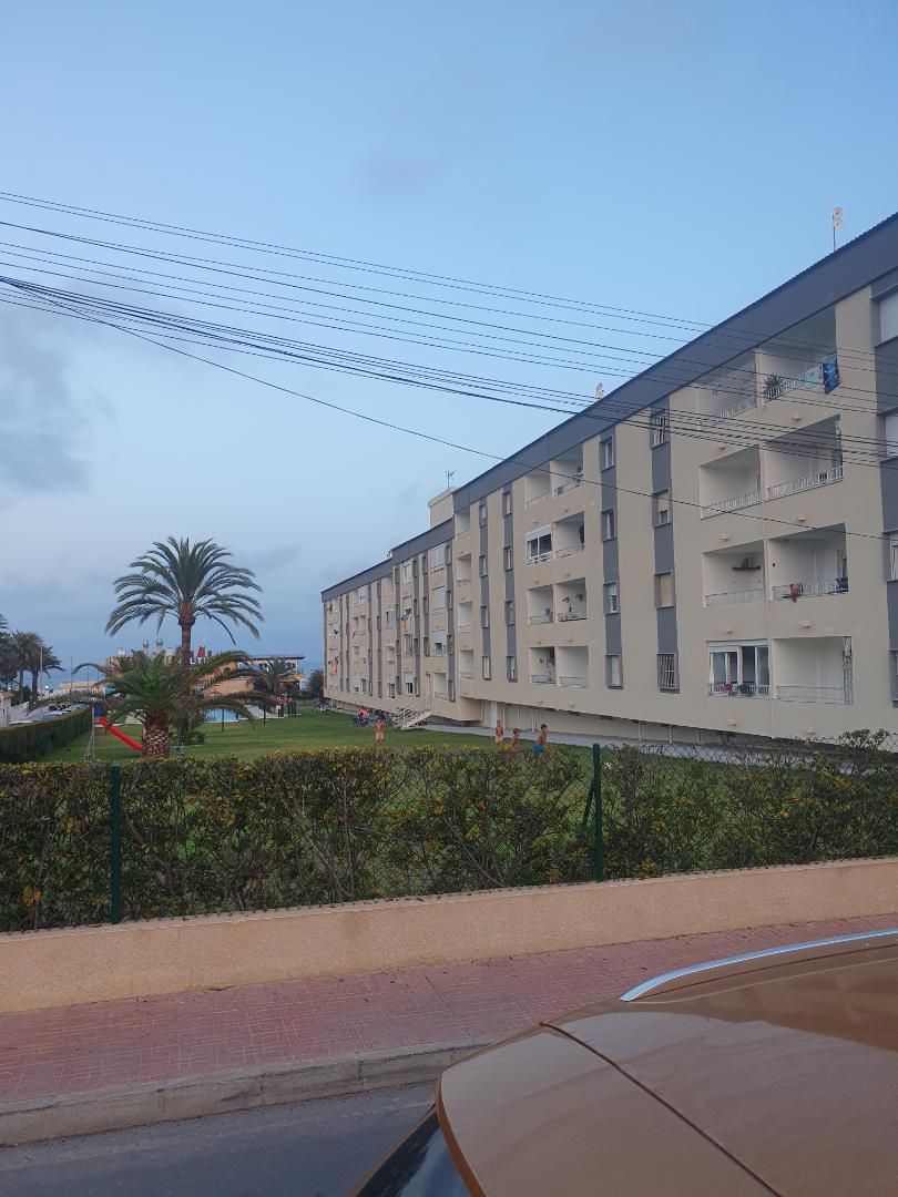 Vista exterior de Pis de lloguer en Torrevieja amb Aire condicionat, Calefacció i Jardí privat