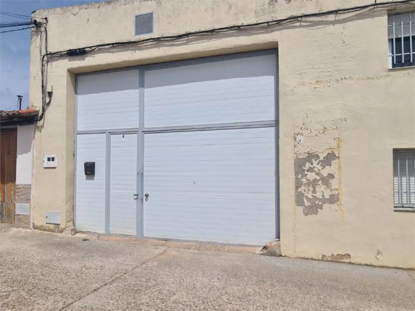 Außenansicht von Garage zum Verkauf in Andavías